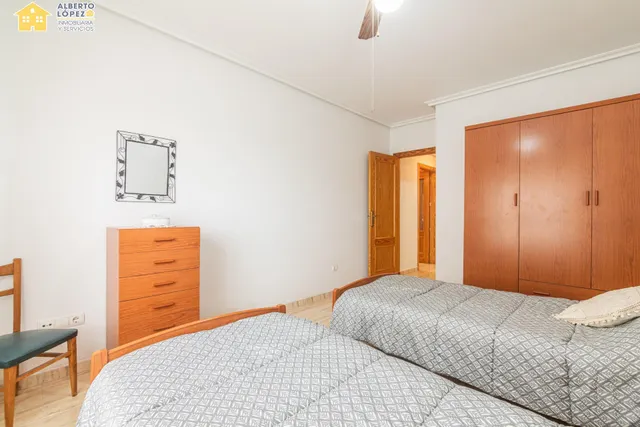 Piso soleado esquina con terraza y piscina comunitaria en El Altet — 21
