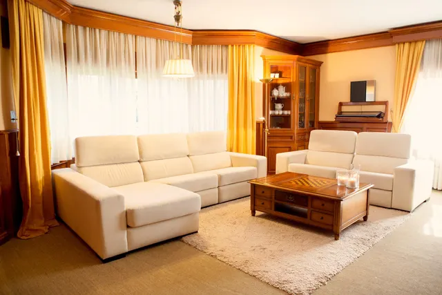 Urbis te ofrece un exclusivo chalet en venta en Salamanca. — 48