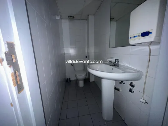 LOCAL COMERCIAL REFORMADO — 18