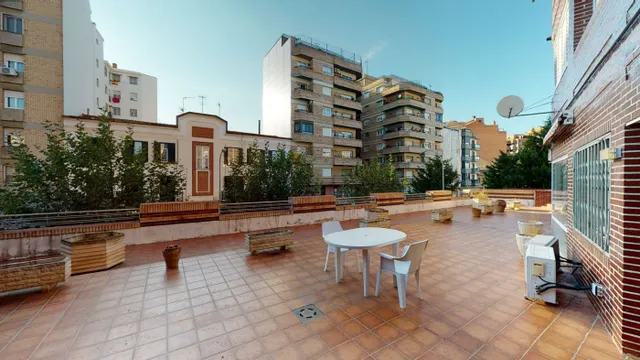 Piso 5 habitaciones 207m² en alquiler - Estación — 6