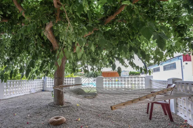 Chalet Independiente con Nave de 160m2 y Energía Solar en El - foto 4