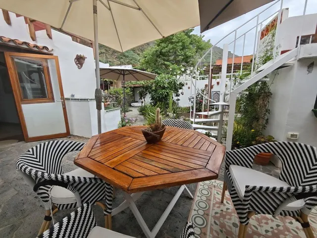 Casa Canaria restaurada con jardín privado en el corazón de 