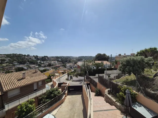 Casa con vistas panorámicas, placas solares y gran terraza en Mas Trader, Cubelles — 35