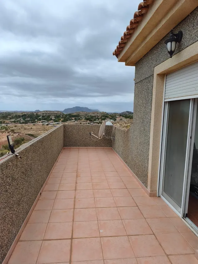 CHALET URBANO CON PISCINA PRIVADA, VISTAS AL MAR Y AMPLIAS ZONAS DEPORTIVAS — 44