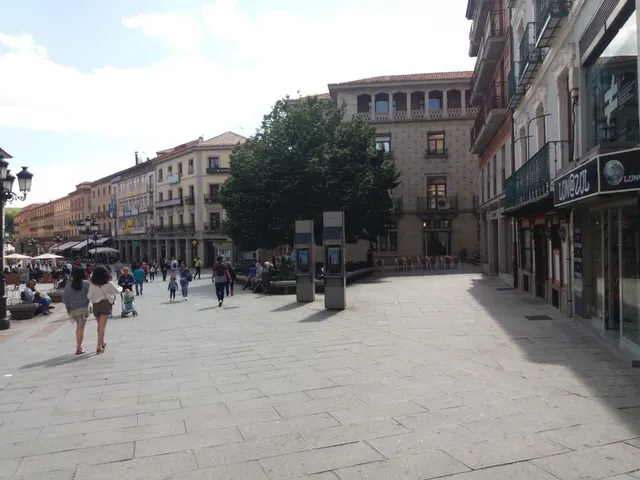 ALQUILER.-.LOCAL.-.AVENIDA DEL ACUEDUCTO — 3