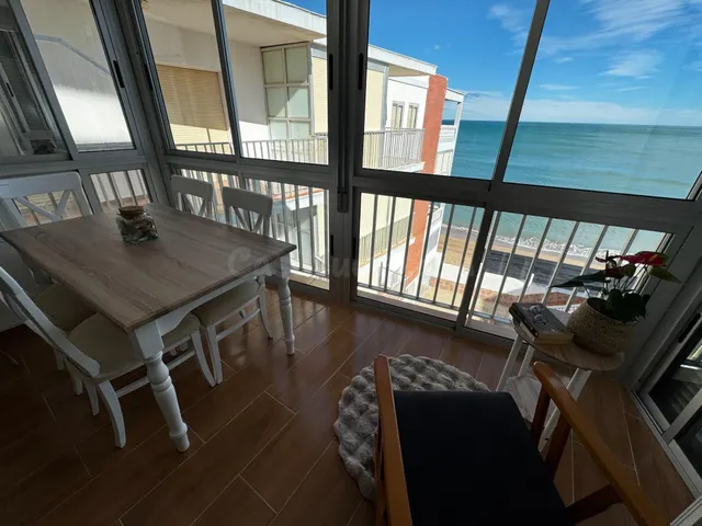 APARTAMENTO FRONTAL AL MAR COMPLETAMENTE REFORMADO - foto 2