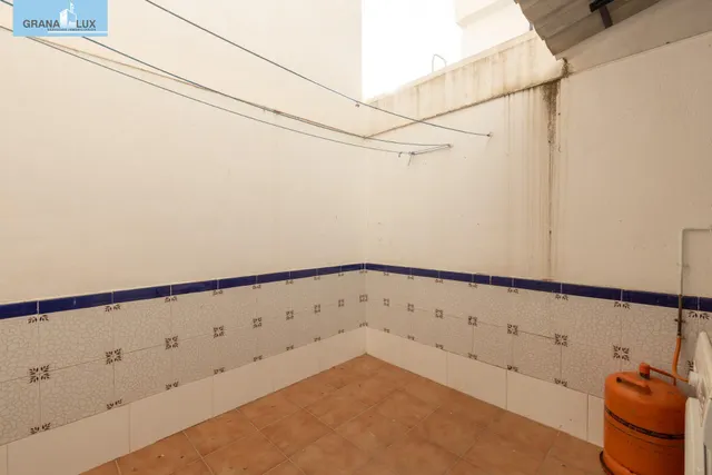 Casa independiente a 5 minutos de Granada en buen estado para entrar a vivir — 11