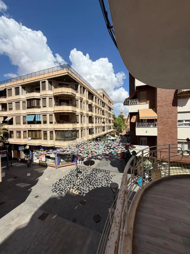 Apartamento reformado con terraza, Alicante, Torrevieja. 3 habitaciones, 100 m2, 90 metros del mar — 5