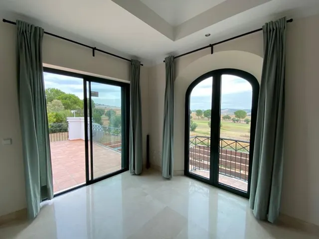 VILLA DE LUJO EN EL CAMPO DE GOLF — 31