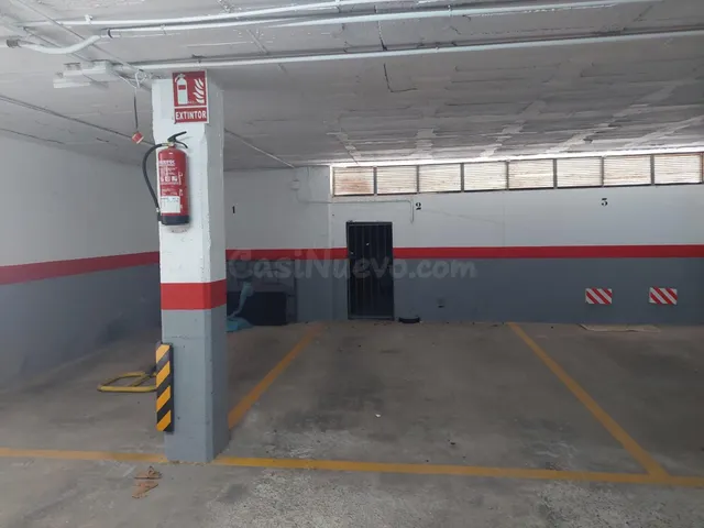 CALONGE: Se alquila plaza de parking para coche grande, en e - foto 3
