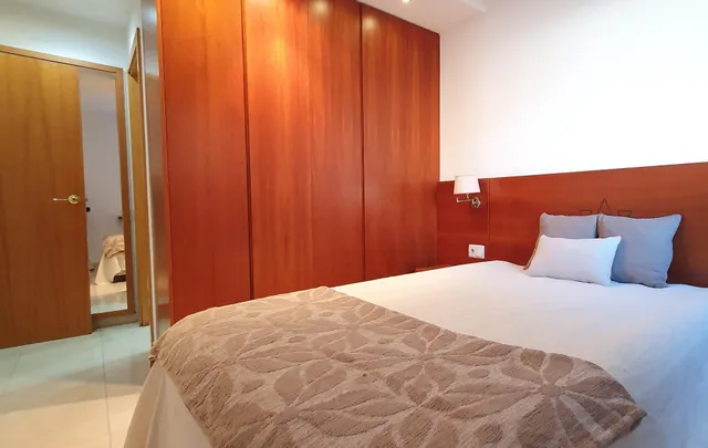 Semi-nuevo en l´eixample  3 habitaciones, pk doble y trastero — 3