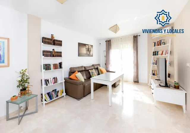Vivienda unifamiliar reformada en Alhendín - foto 3
