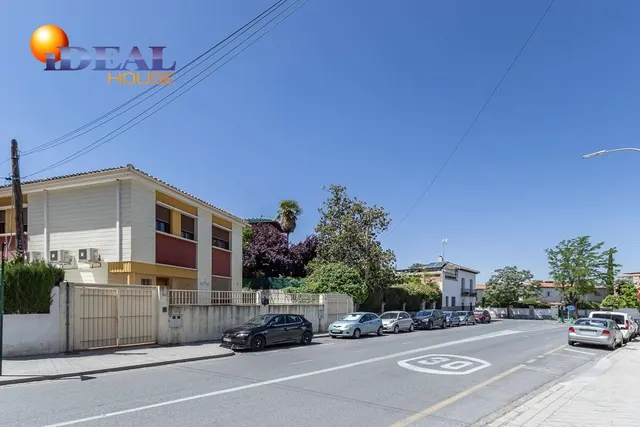 Chalet Exclusivo en Camino Bajo de Huétor — 38