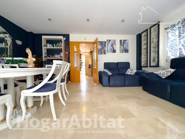 Privacidad y vida al aire libre en este exclusivo chalet con jardín, buhardilla y garaje en Masías — 7