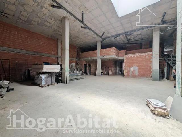 ¡PERFECTO PARA INVERTIR! LOCAL COMERCIAL MUY GRANDE Y BIEN U - foto 2