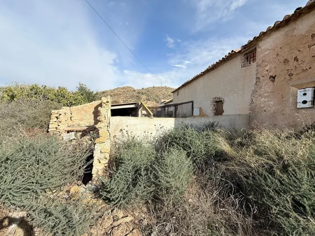 GRAN FINCA CON CASA PARA REFORMAR!!! — 2