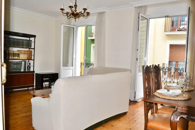 AMPLIA VIVIENDA EN EL CORAZON DE PAMPLONA — 10