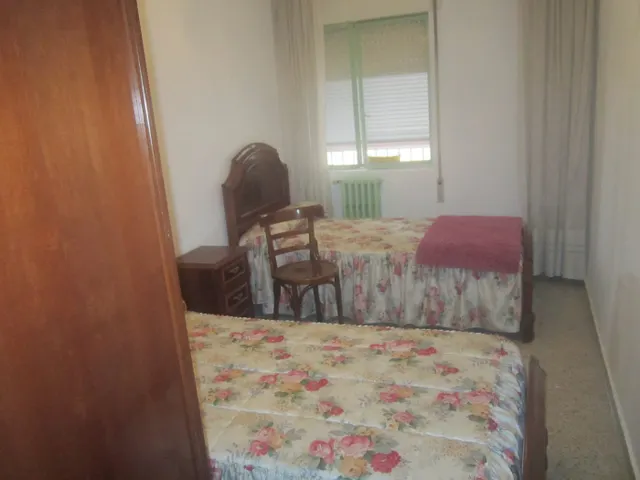SE VENDE PISO EN EL CENTRO DE VALENCIA DE DON JUAN, 90 M2, COCINA, SALÓN, 4 HAB., 2 BAÑOS. — 7