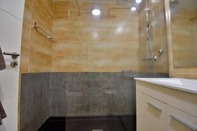 Soto del HENARES - 3 habitaciones, 2 baños, 2 plazas de garaje, piscina y trastero. — 28