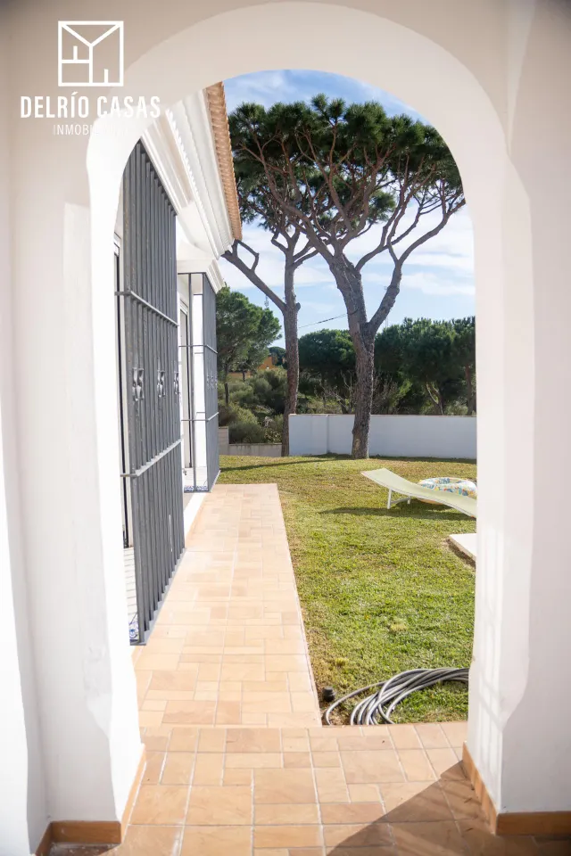 Exclusivo chalet independiente con apartamento auxiliar, piscina cubierta y vistas al mar en mazagón — 43