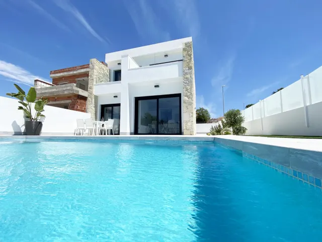 CHALET DE DISEÑO INDEPENDIENTE — 2