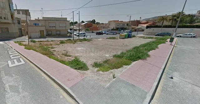 Terreno en C/ Astrónomo Pérez Verdú, Monóvar - foto 4