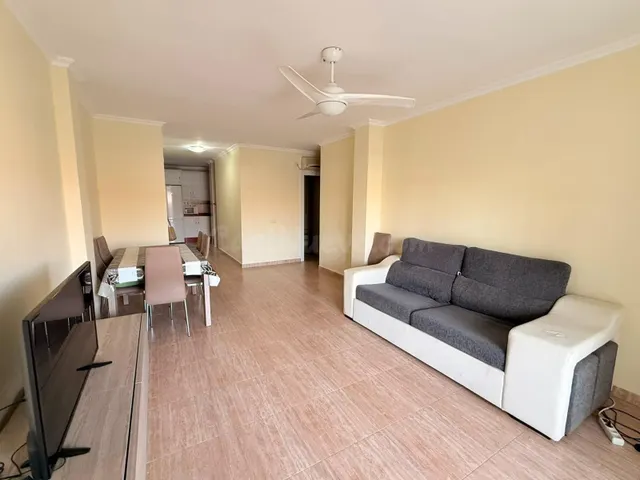 VIVIENDA EN LOS ALCÁZARES DE TRES DORMITORIOS DISPONIBLE A P