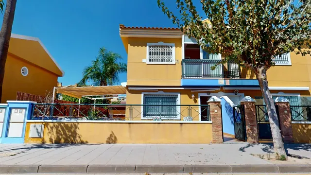 CHALET CON AMPLIA PARCELA JUNTO A LA PLAYA DE LAS HIGUERICAS – TORRE DE LA HORADADA — 31