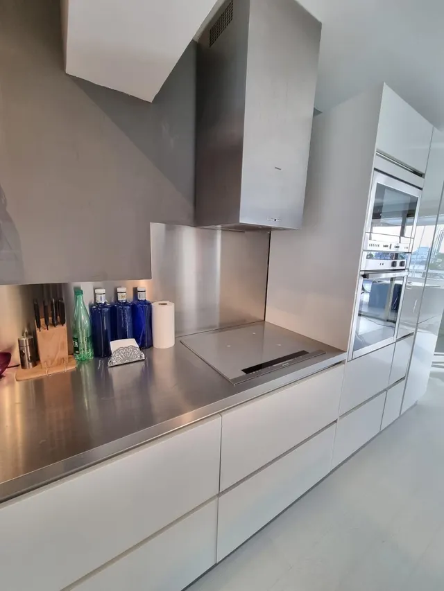 Impresionante Apartamento de Diseño Alquiler Temporada hasta 8 meses Paseo Marítimo primera línea de mar — 13