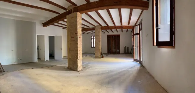2 LOCALES,  EN EL CARMEN (PLAZA SANTA CRUZ) PARA CONSTRUIR  2 MAGNIFICOS PISOS TURISTICOS, — 16