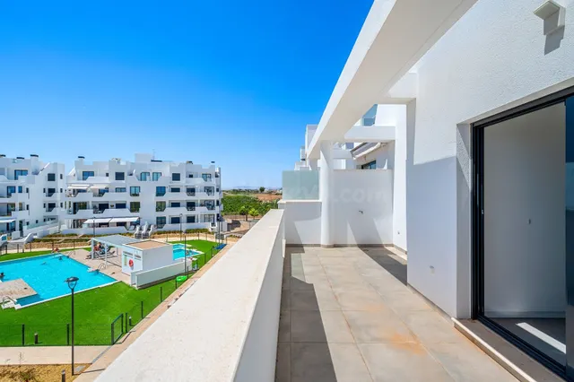 Moderno apartamento de 2 dormitorios en Santa Rosalia Lake a