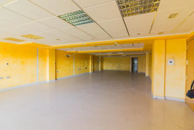 Oportunidad de Inversión en Orihuela: Entresuelo a Reformar por €60,000 — 2