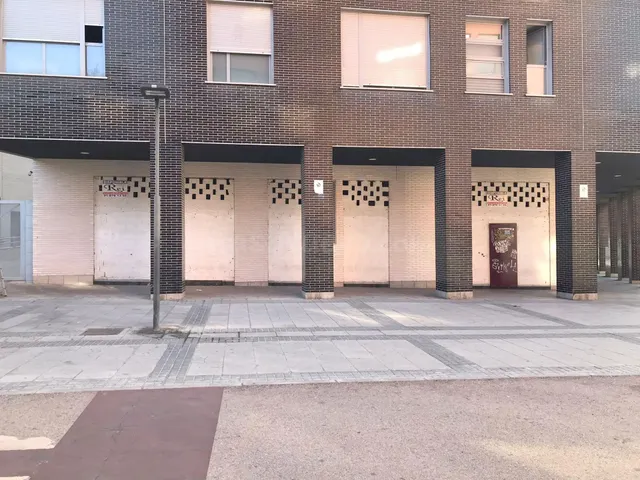 Excepcional Local Comercial en Bruto en el Corazón de Argand