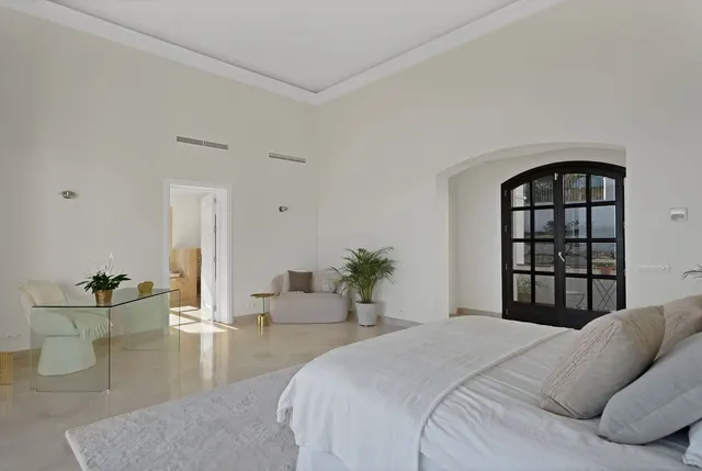 Chalet 5 habitaciones 708m² en venta - Costa del Sol — 28