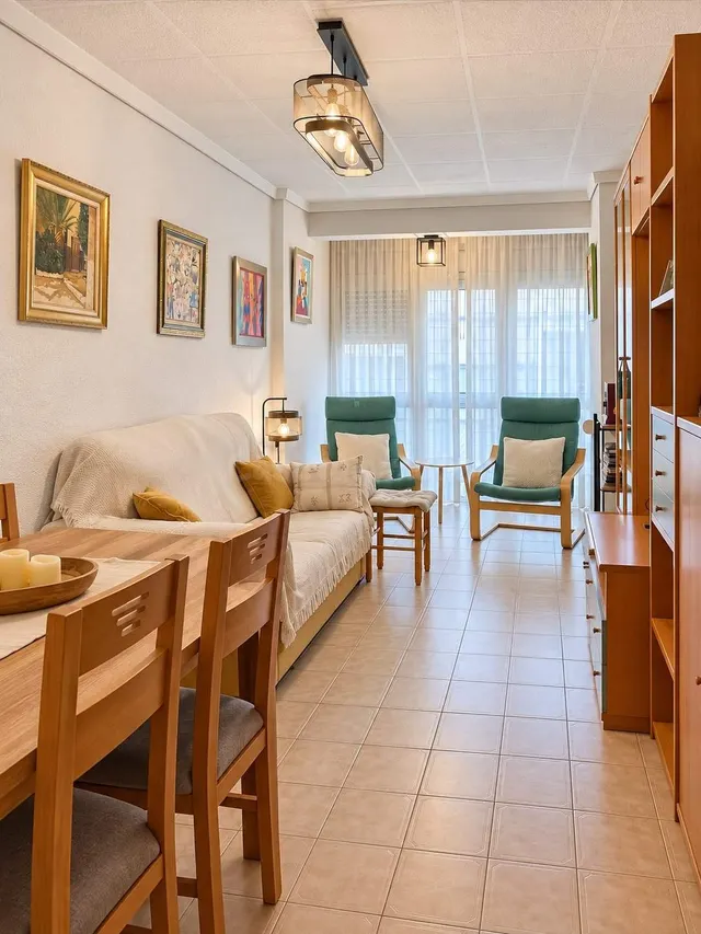 Vivienda amplia de 4 dormitorios cerca de la avenida Padre Esplá. — 3