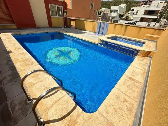 Adosado tipo triplex en Guardamar del Segura. — 2