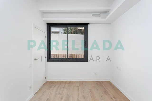 Bajos con terraza totalmente reformados — 13
