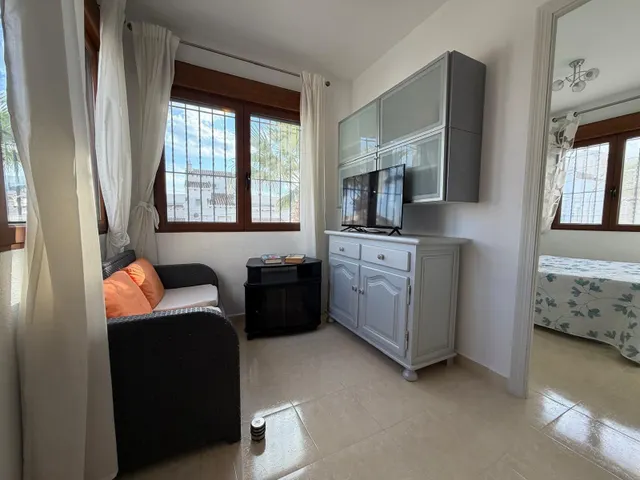 Casa adosada en esquina con 2 hab 2 baños entradas independientes amplio jardin en Orihuela Costa — 22
