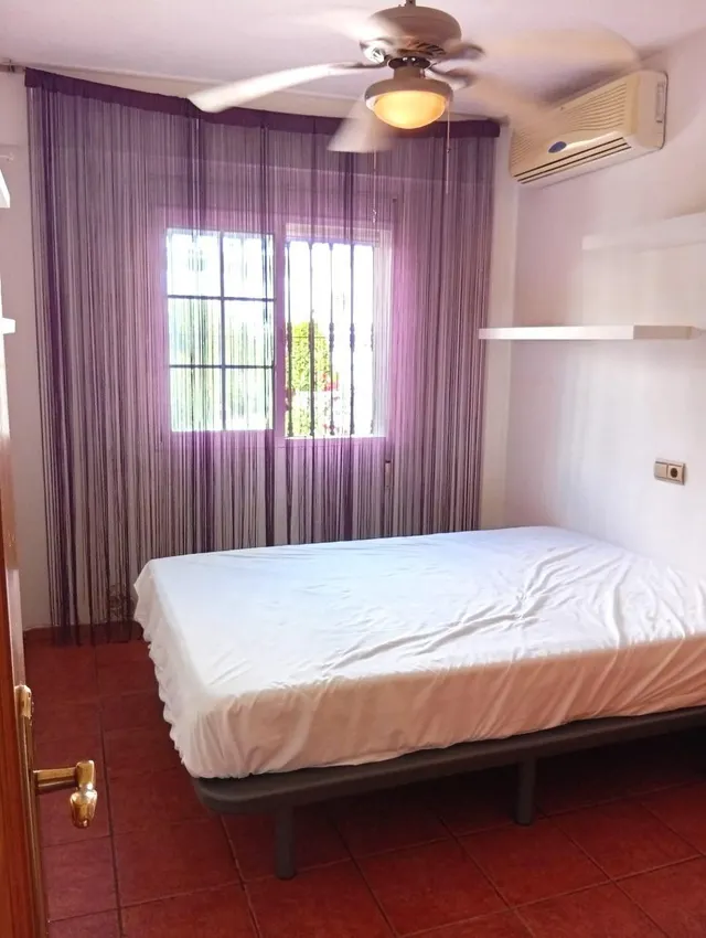 Casa adosada en esquina de 4 dormitorios, muy luminosa, con jardín privado y amplia terraza, cerca de Fuengirola — 14