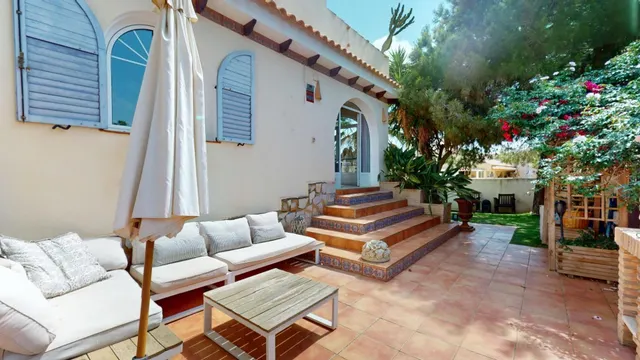 VILLA DE 5 DORMITORIOS Y 3 BAÑOS EN LA ZENIA — 8