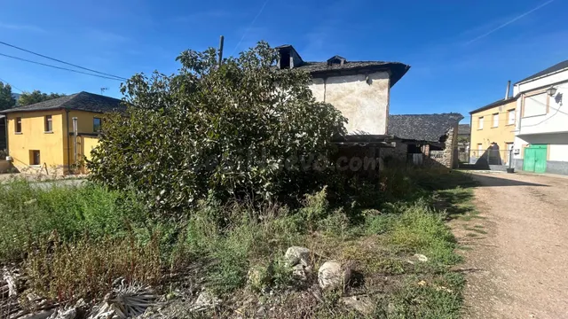 Amplia Casa de Piedra en Dehesas - Oportunidad Única por 29.000 € — 2