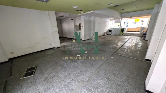 Amplio Local Comercial en Caceres - Con salida a dos calles