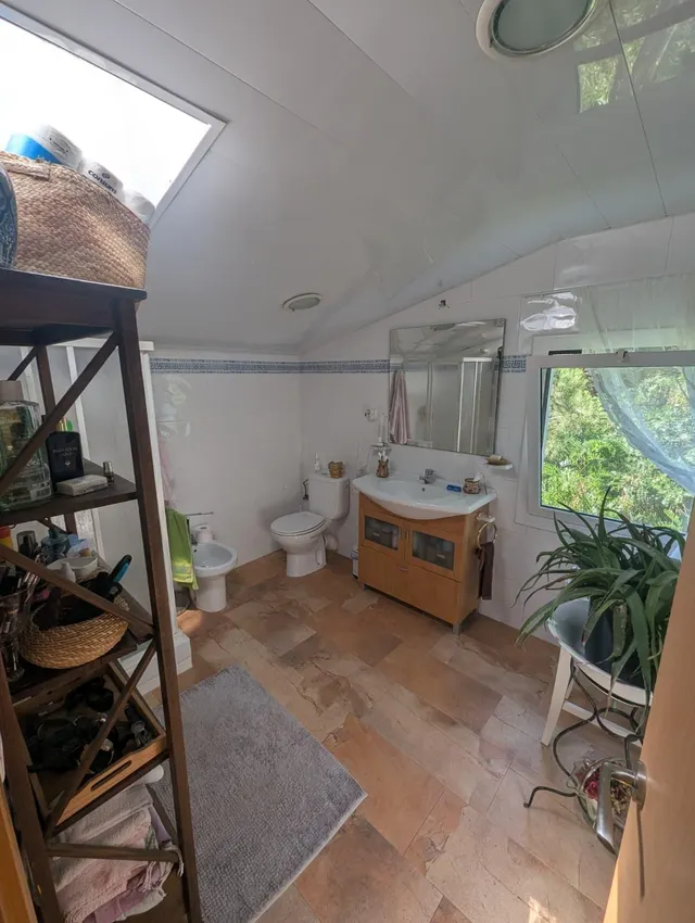 INCREIBLE CASA FAMILIAR CON SOLERA — 48