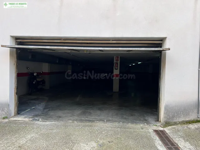 Plaza de parking amplia al lado universidad politécnica! - foto 2