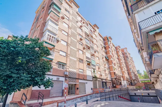 PISO EXTERIOR EN ZONA CERVANTES, GRANADA, 8ª PLANTA, MUY LUM - foto 3