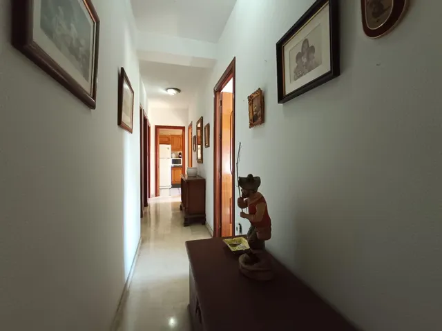 El verdadero lujo en el Realejo es tener tu propia cochera y compartir el edificio con un solo vecino. — 32