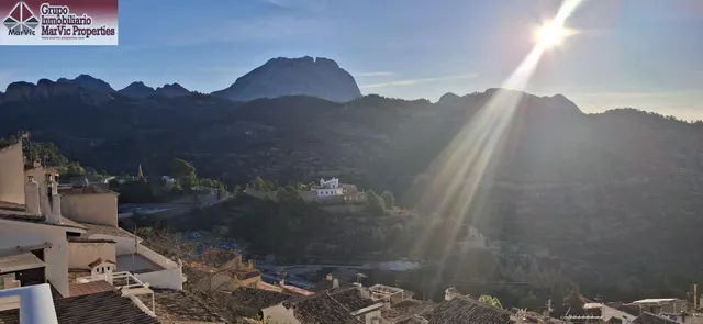 CASA DE DOS PLANTAS EN SELLA CON BUARDILLA — 26