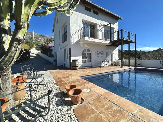 Chalet 3 habitaciones 222m² en venta - Istan pueblo — 45