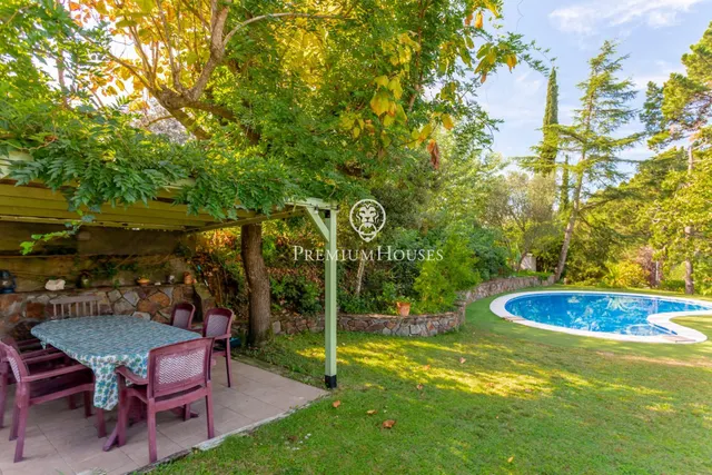 Exclusiva casa en Vallromanes. Naturaleza, privacidad y vistas panorámicas. — 28