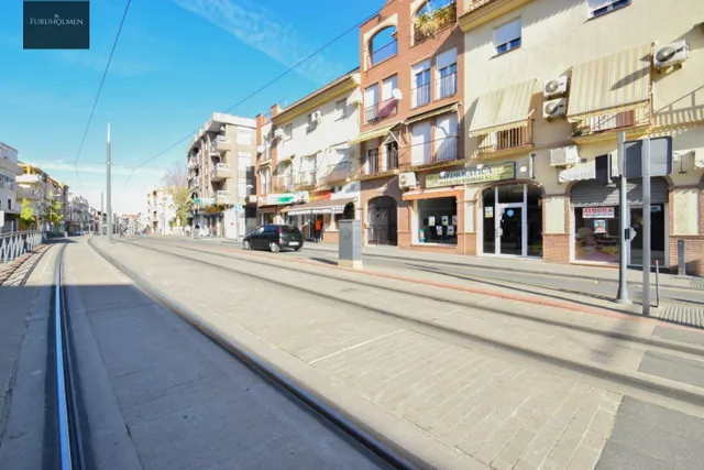 Local en bruto situado junto a la Avenida principal — 19